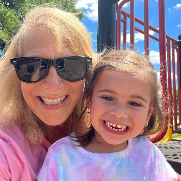 Meet your posher Adrienne - Picture 2 of 8